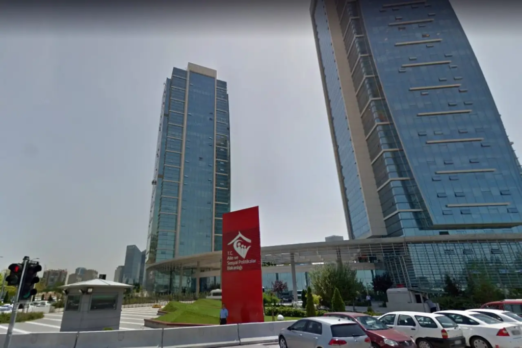 image-4-1024x682 Dar Gelirlilere 8.000 TL Ramazan Yardımı Başladı 💸 81 İlde Ödemeler Hesaplara Yatıyor!