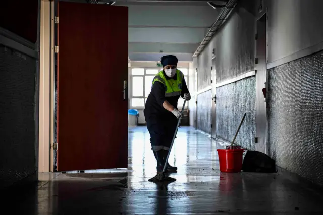 image-8 TYP Yeniden Başladı! 🎓 Okullara 70 Bin Temizlik Görevlisi Alımı Yapılacak (KPSS Şartsız)